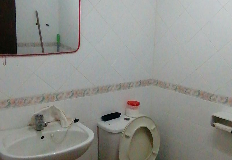 OUG/Taman Yarl Corner Bungalow with Spacious Land