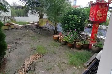 OUG/Taman Yarl Corner Bungalow with Spacious Land