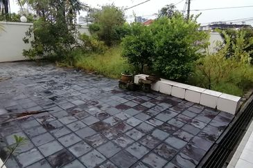 OUG/Taman Yarl Corner Bungalow with Spacious Land