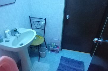 OUG/Taman Yarl Corner Bungalow with Spacious Land