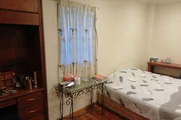 OUG/Taman Yarl Corner Bungalow with Spacious Land