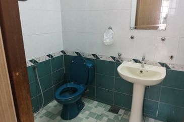 OUG/Taman Yarl Corner 2 Storey Semi D For Sale