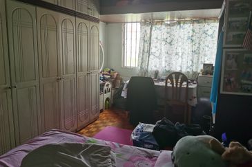 OUG/Taman Yarl Corner 2 Storey Semi D For Sale