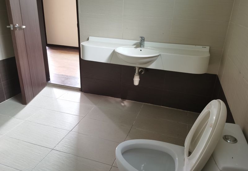 OUG/Taman Yarl 3.5 Storey Bungalow for Rent