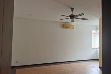 OUG/Taman Yarl 3.5 Storey Bungalow for Rent