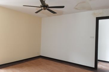 OUG/Taman Yarl 3.5 Storey Bungalow for Rent