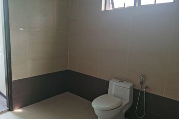 OUG/Taman Yarl 3.5 Storey Bungalow for Rent