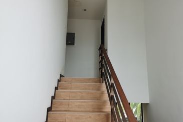 OUG/Taman Yarl 3.5 Storey Bungalow for Rent