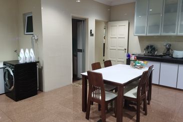 OUG/Happy Garden 3 Storey Corner Terrace House