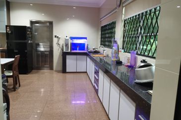 OUG/Happy Garden 3 Storey Corner Terrace House