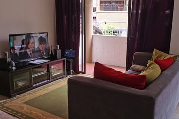 Ground Floor Villa OUG Townhouse with own garden