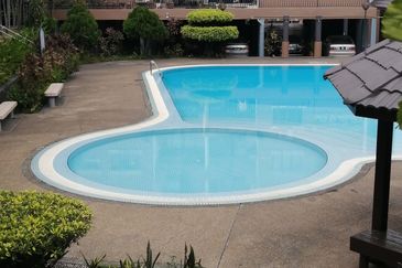 Ground Floor Villa OUG Townhouse with own garden