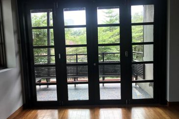 OUG/ Taman Yarl Bungalow For Rent