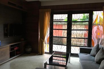 OUG/ Taman Yarl Bungalow For Rent