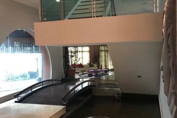 OUG/ Taman Yarl Bungalow For Rent