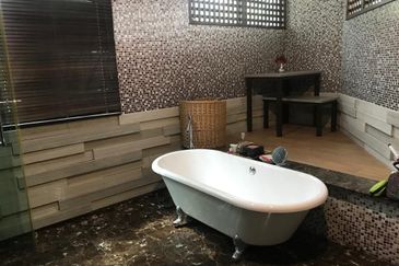 OUG/ Taman Yarl Bungalow For Rent