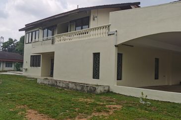 OUG/ Taman Yarl Corner Bungalow For Rent