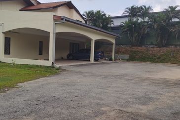 OUG/ Taman Yarl Corner Bungalow For Rent