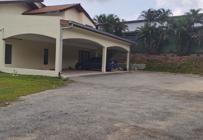 OUG/ Taman Yarl Corner Bungalow For Rent
