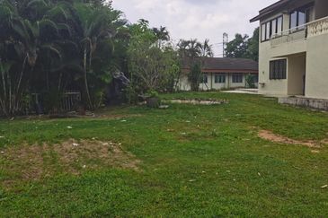 OUG/ Taman Yarl Corner Bungalow For Rent