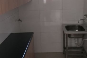 OUG/ Taman Yarl Corner Bungalow For Rent