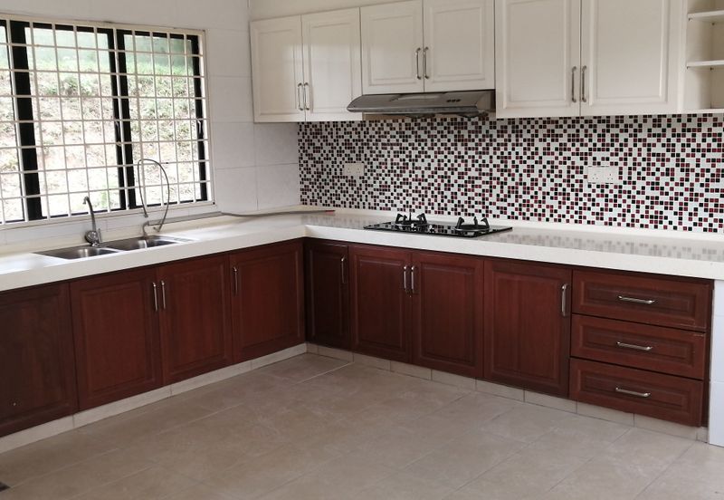 OUG/ Taman Yarl Corner Bungalow For Rent