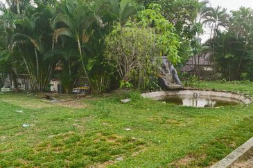 OUG/ Taman Yarl Corner Bungalow For Rent