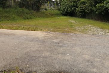 OUG/ Taman Yarl Corner Bungalow For Rent