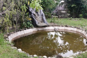 OUG/ Taman Yarl Corner Bungalow For Rent