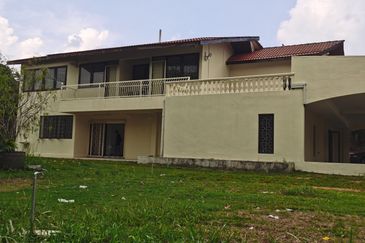 OUG/ Taman Yarl Corner Bungalow For Rent