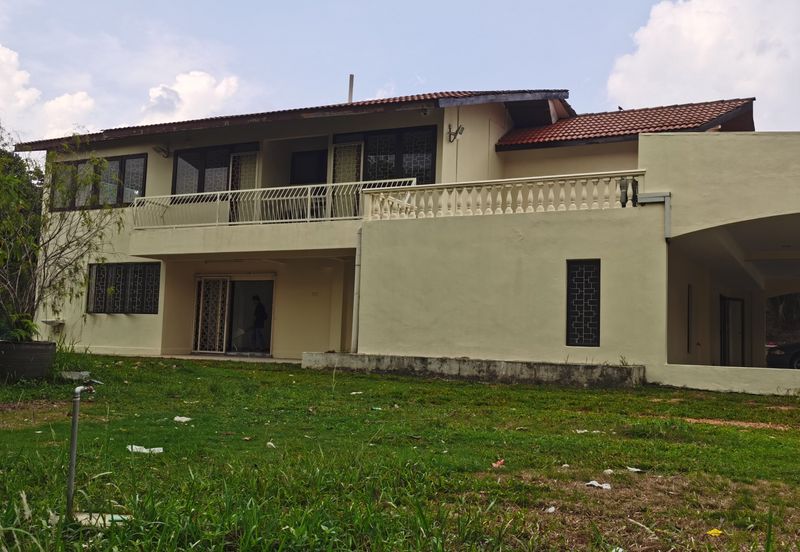 OUG/ Taman Yarl Corner Bungalow For Rent