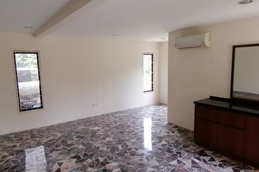 OUG/ Taman Yarl Corner Bungalow For Rent