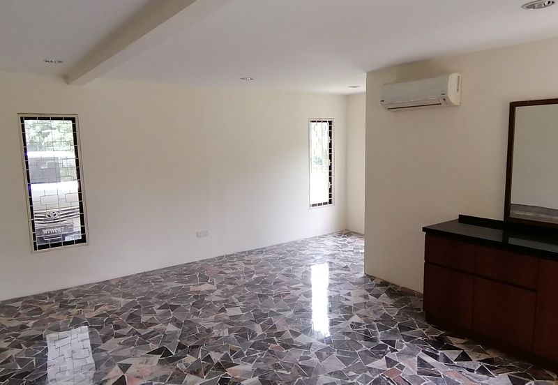OUG/ Taman Yarl Corner Bungalow For Rent