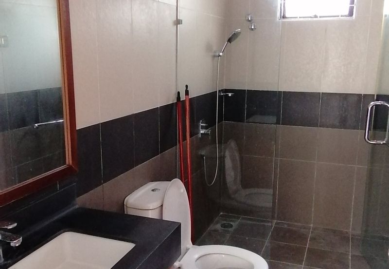 OUG/ Taman Yarl Corner Bungalow For Rent