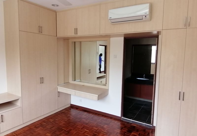 OUG/ Taman Yarl Corner Bungalow For Rent