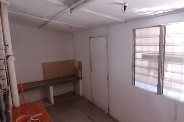 OUG / Taman United 2 Storey Semi D for Rent