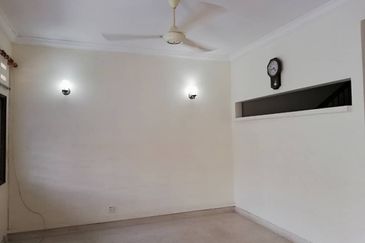 OUG Partial Furnished Terrace House For Sale