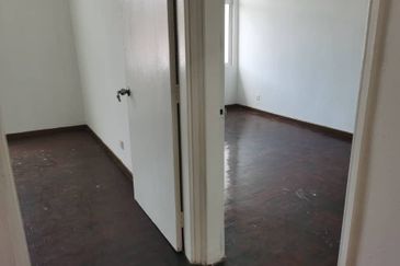 OUG 2 Storey Terrace House Facing Empty Field