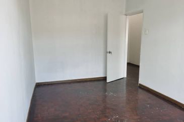 OUG 2 Storey Terrace House Facing Empty Field