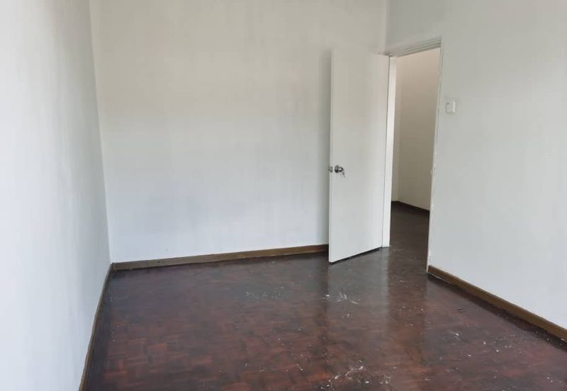 OUG 2 Storey Terrace House Facing Empty Field