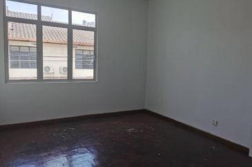 OUG 2 Storey Terrace House Facing Empty Field