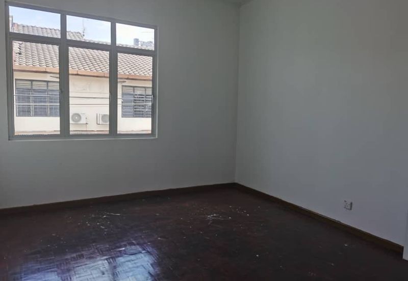 OUG 2 Storey Terrace House Facing Empty Field