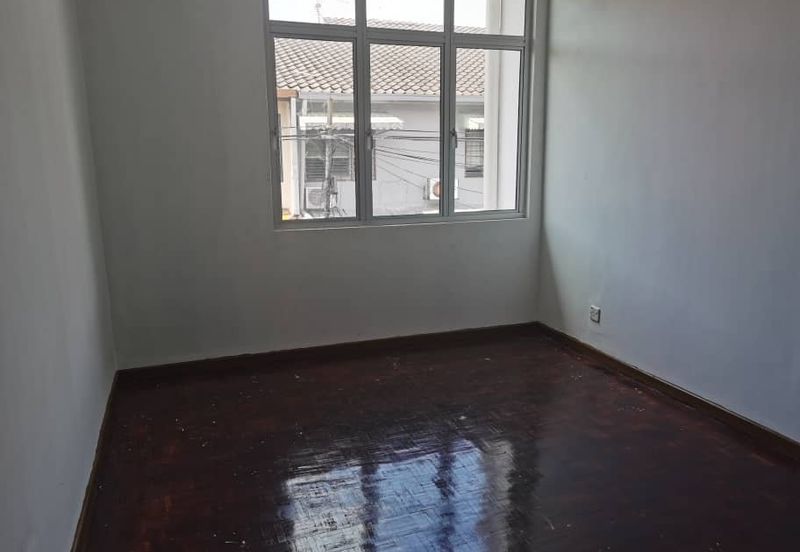 OUG 2 Storey Terrace House Facing Empty Field