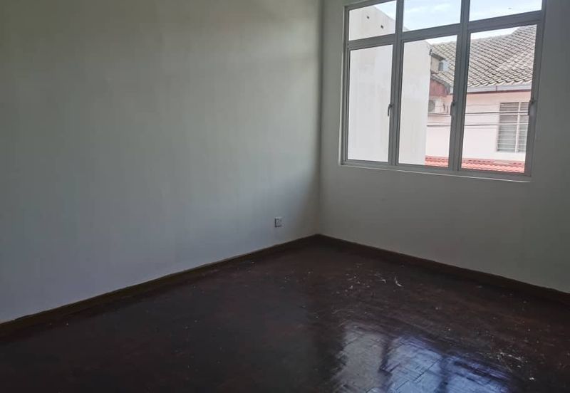 OUG 2 Storey Terrace House Facing Empty Field