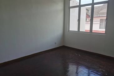 OUG 2 Storey Terrace House Facing Empty Field