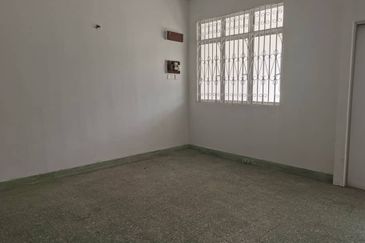 OUG 2 Storey Terrace House Facing Empty Field