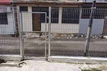 OUG 2 Storey Terrace House Facing Empty Field