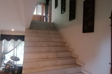 OUG/Taman Yarl 2 Storey Bungalow with Big Land