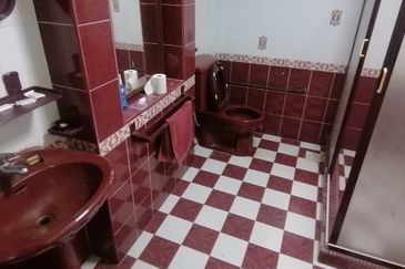 OUG/Taman Yarl 2 Storey Bungalow with Big Land