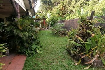 OUG/Taman Yarl 2 Storey Bungalow with Big Land